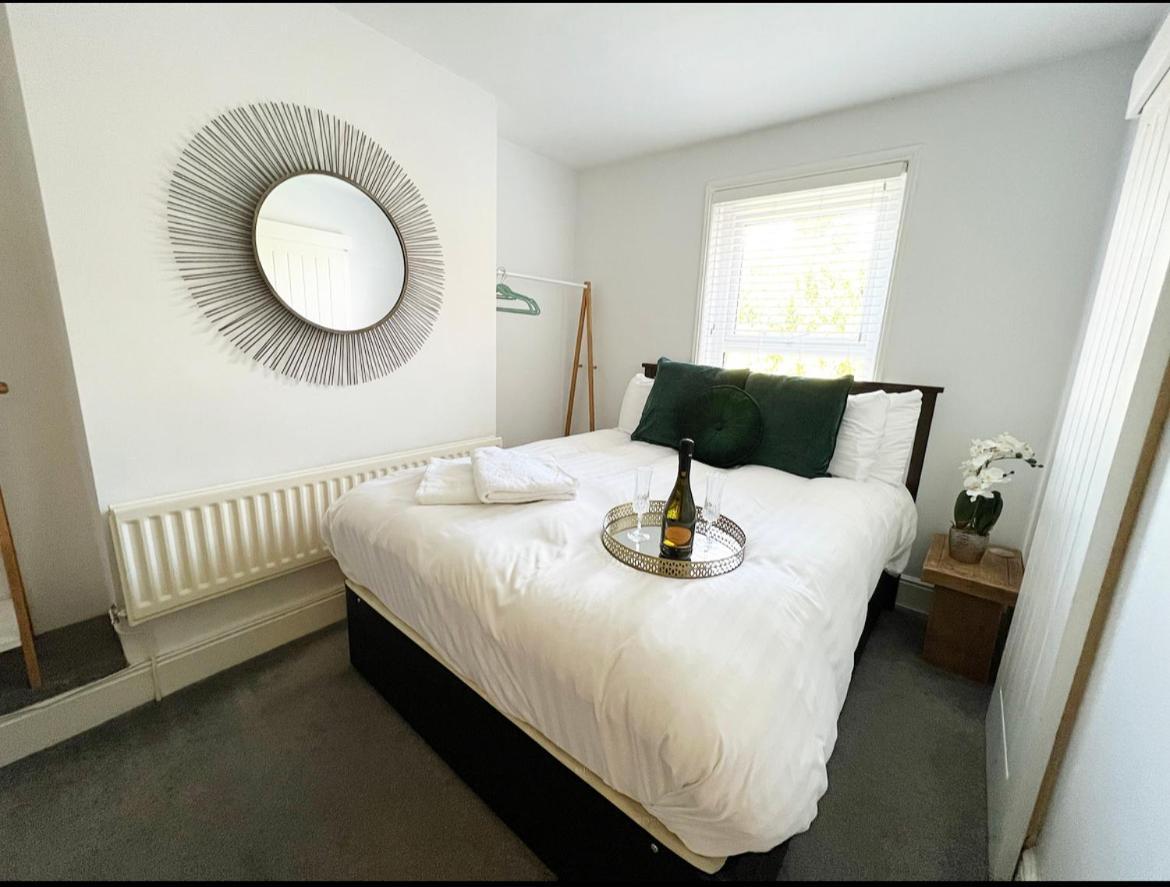 Modern 3 Bed, Heart Of Ashley Cross, 5 Mins To Sandbanks פול מראה חיצוני תמונה